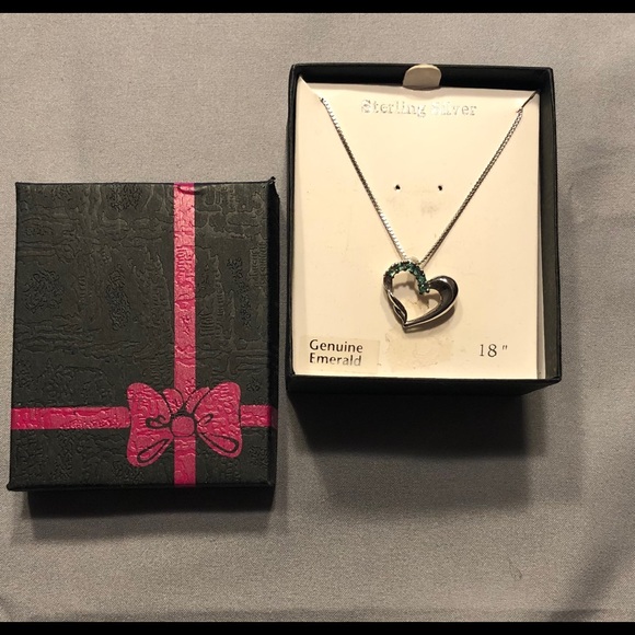 2x Host Pick!❤️Emerald and silver heart necklace - Picture 5 of 5